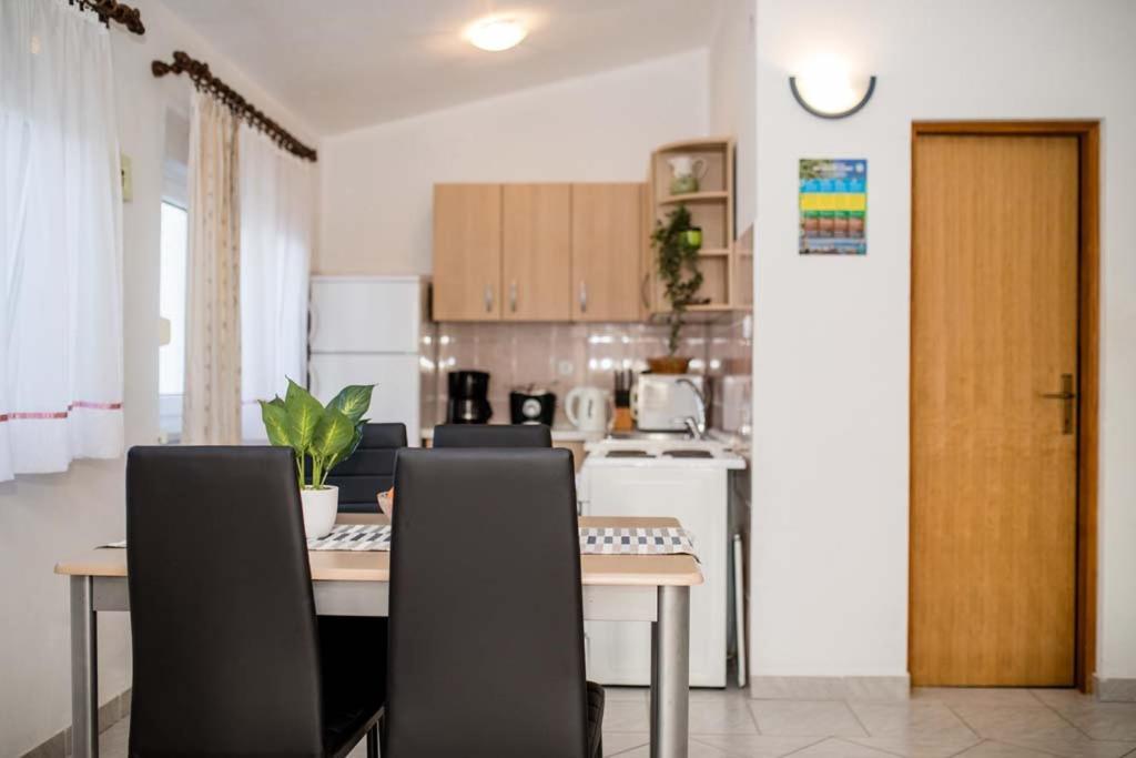 Apartmani Luka Banjol Bagian luar foto